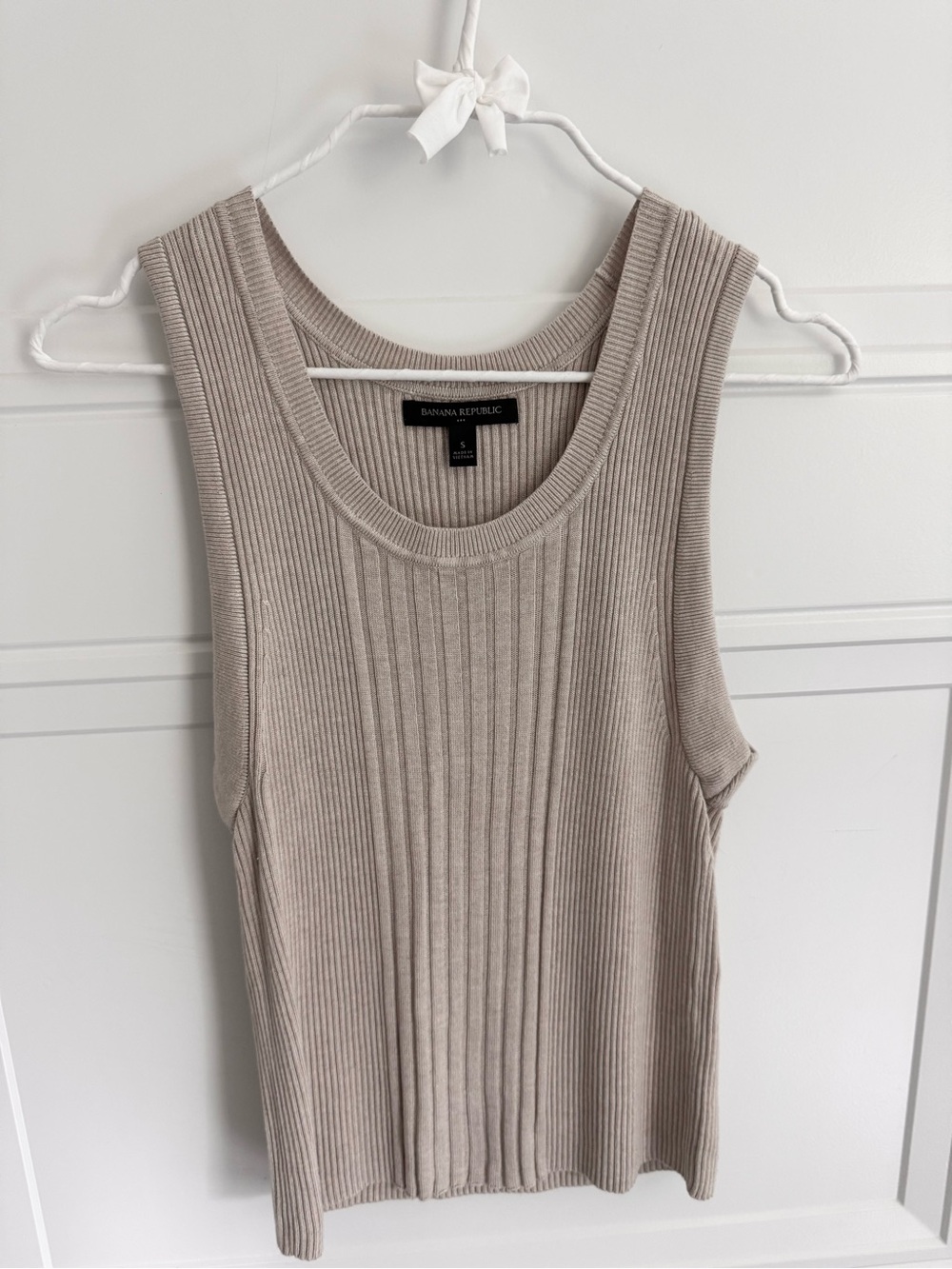 Banana Republic Ribbed Scoop Neck Lightweight Knit Tank Top - Taupe Beige, S